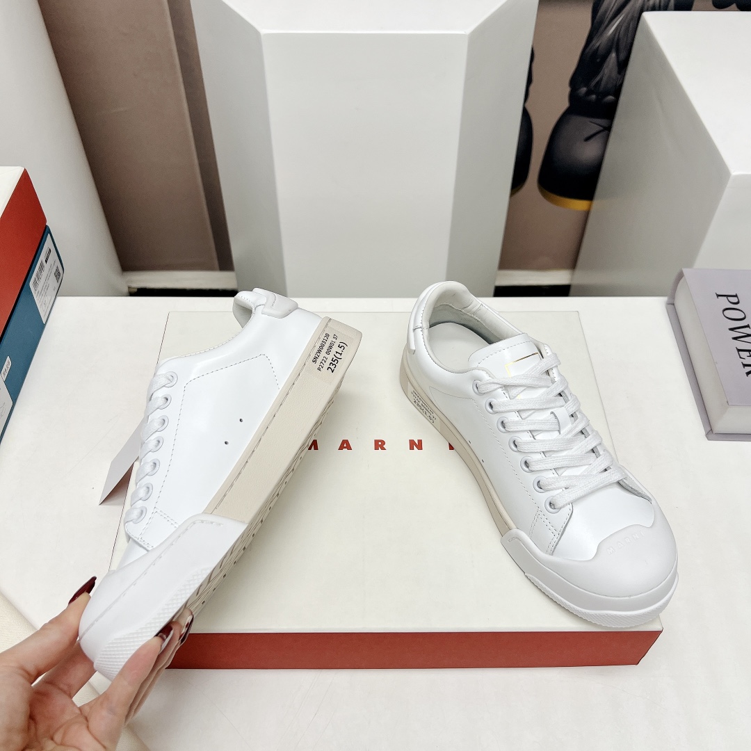 Fashion Review: Marni’s Unique Colored Emerald Leaf Shoes at Paris Fashion Show - 图片 6