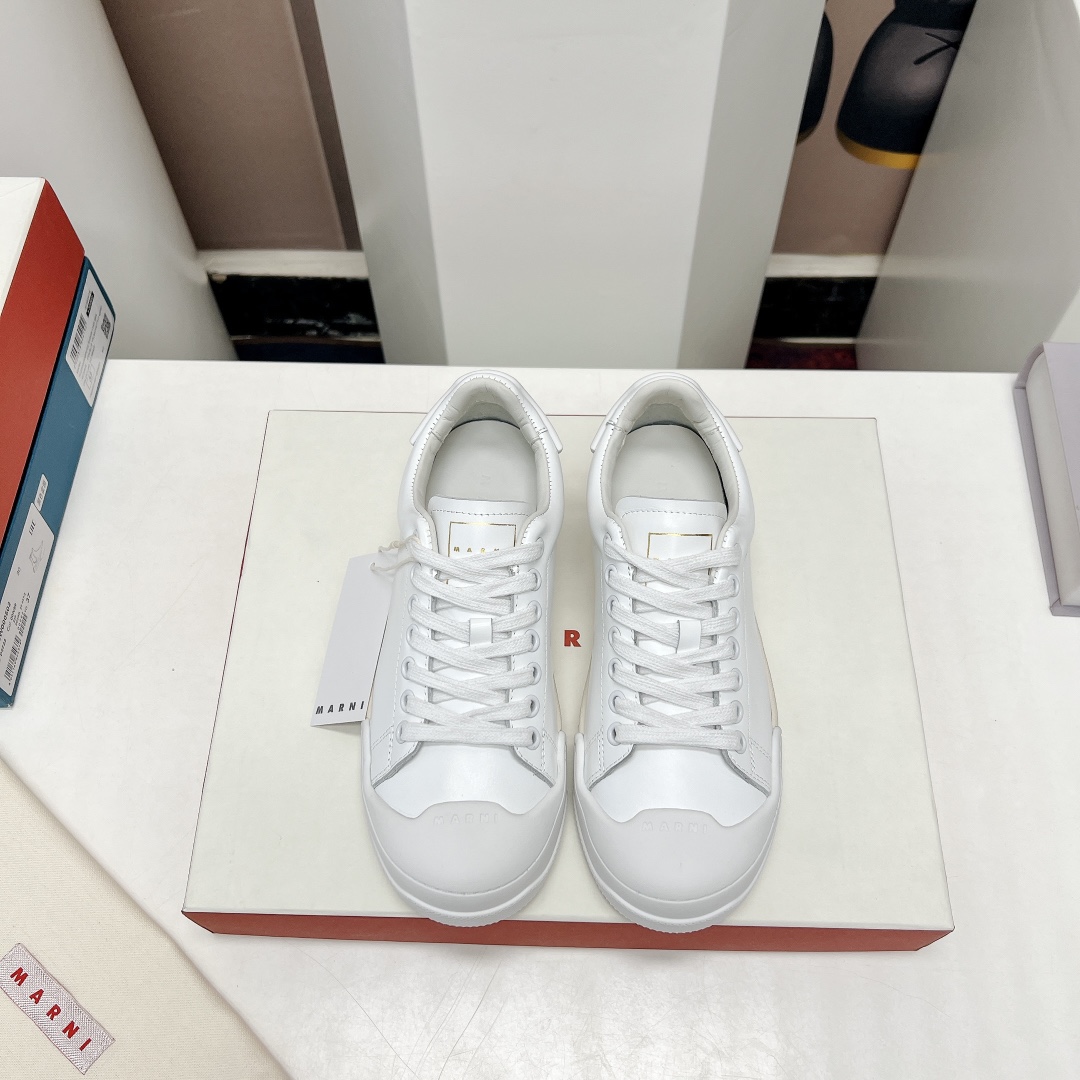 Fashion Review: Marni’s Unique Colored Emerald Leaf Shoes at Paris Fashion Show