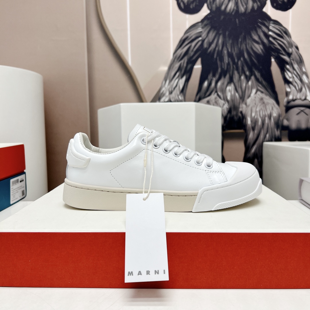 Fashion Review: Marni’s Unique Colored Emerald Leaf Shoes at Paris Fashion Show - 图片 5