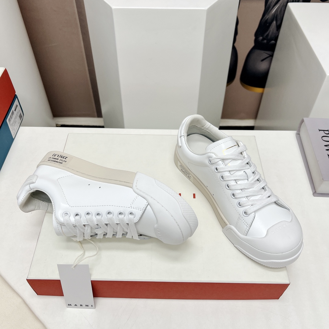 Fashion Review: Marni’s Unique Colored Emerald Leaf Shoes at Paris Fashion Show - 图片 7