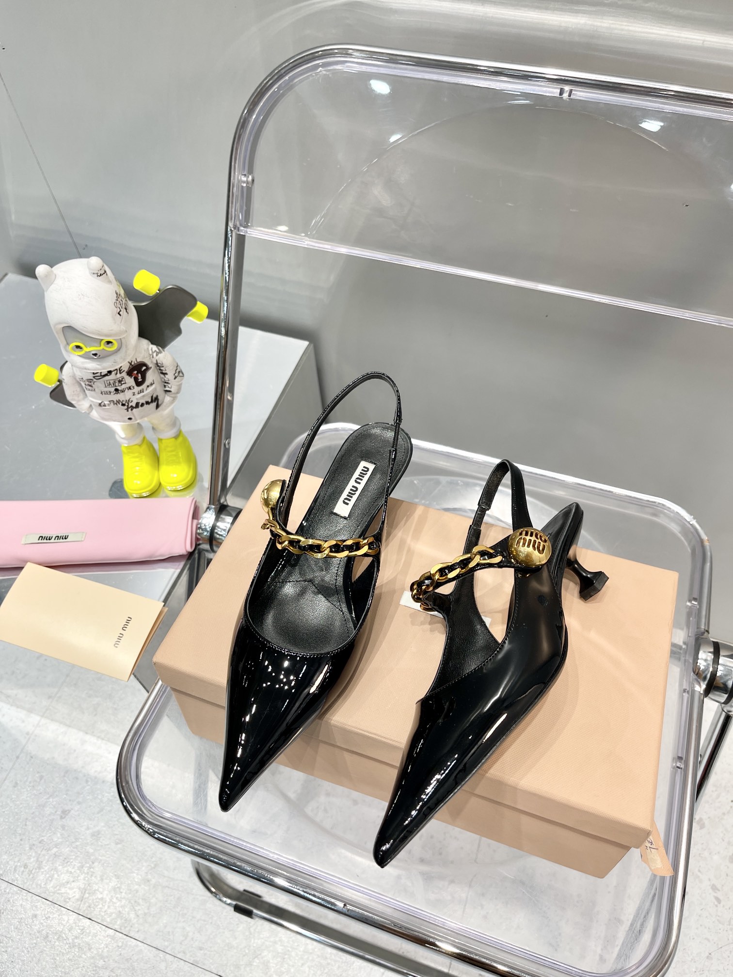 miumiu新款尖头后空小猫跟鞋经典