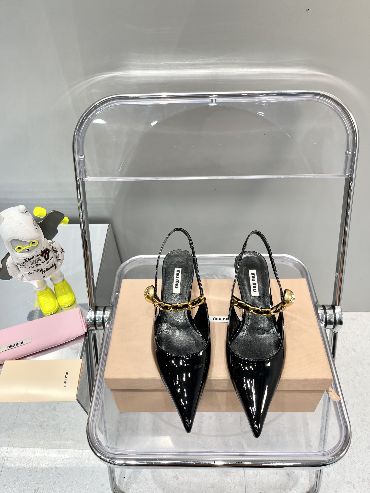 miumiu新款尖头后空小猫跟鞋经典