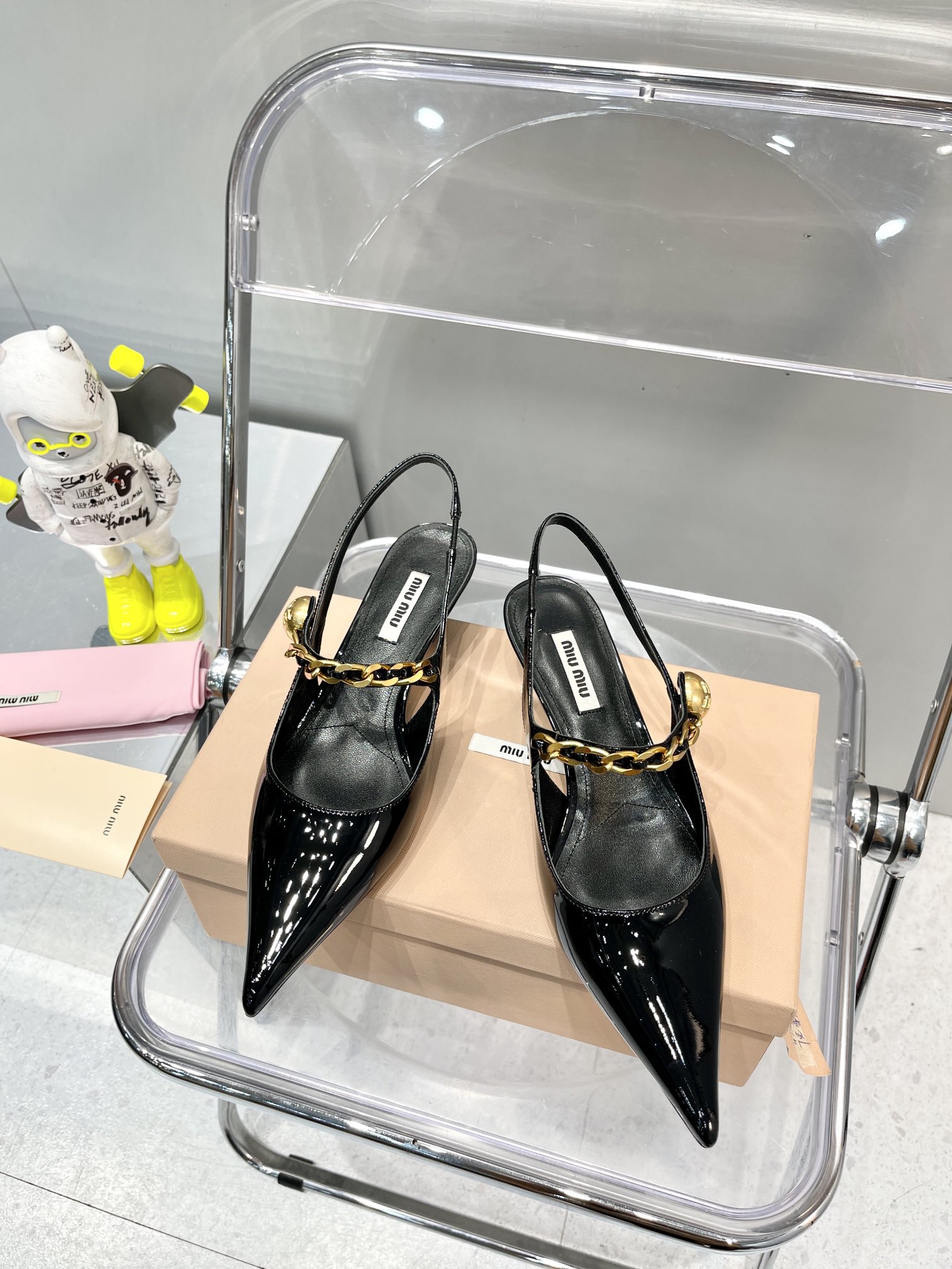 miumiu新款尖头后空小猫跟鞋经典