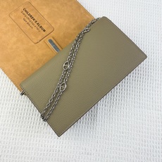 爱马仕最新款(配专柜盒子布袋)。 HERMES kelly 款单肩斜挎包 材质:togo头层牛皮 尺寸:24*13.5 爱马仕最新款(配专柜盒子布袋)。 HERMES kelly 款单肩斜挎包 材质:togo头层牛皮 尺寸:24*13.5