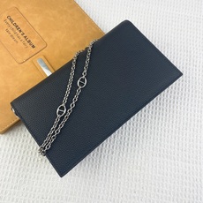 爱马仕最新款(配专柜盒子布袋)。 HERMES kelly 款单肩斜挎包 材质:togo头层牛皮 尺寸:24*13.5 爱马仕最新款(配专柜盒子布袋)。 HERMES kelly 款单肩斜挎包 材质:togo头层牛皮 尺寸:24*13.5
