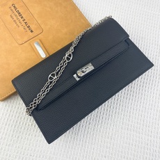 爱马仕最新款(配专柜盒子布袋)。 HERMES kelly 款单肩斜挎包 材质:togo头层牛皮 尺寸:24*13.5 爱马仕最新款(配专柜盒子布袋)。 HERMES kelly 款单肩斜挎包 材质:togo头层牛皮 尺寸:24*13.5
