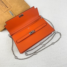 爱马仕最新款(配专柜盒子布袋)。 HERMES kelly 款单肩斜挎包 材质:togo头层牛皮 尺寸:24*13.5 爱马仕最新款(配专柜盒子布袋)。 HERMES kelly 款单肩斜挎包 材质:togo头层牛皮 尺寸:24*13.5