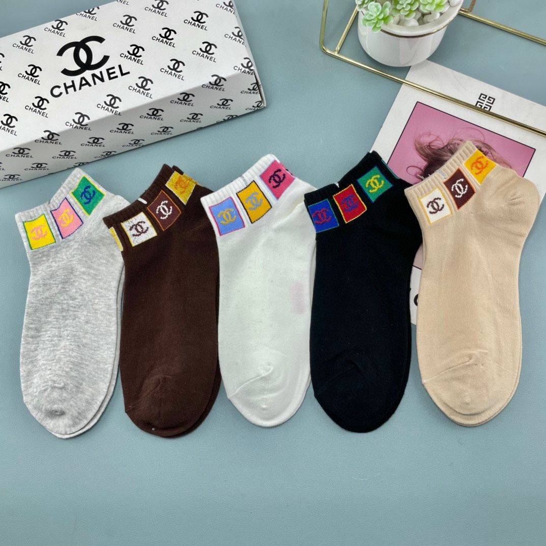 Chanel香奈儿新款堆堆袜袜子！一