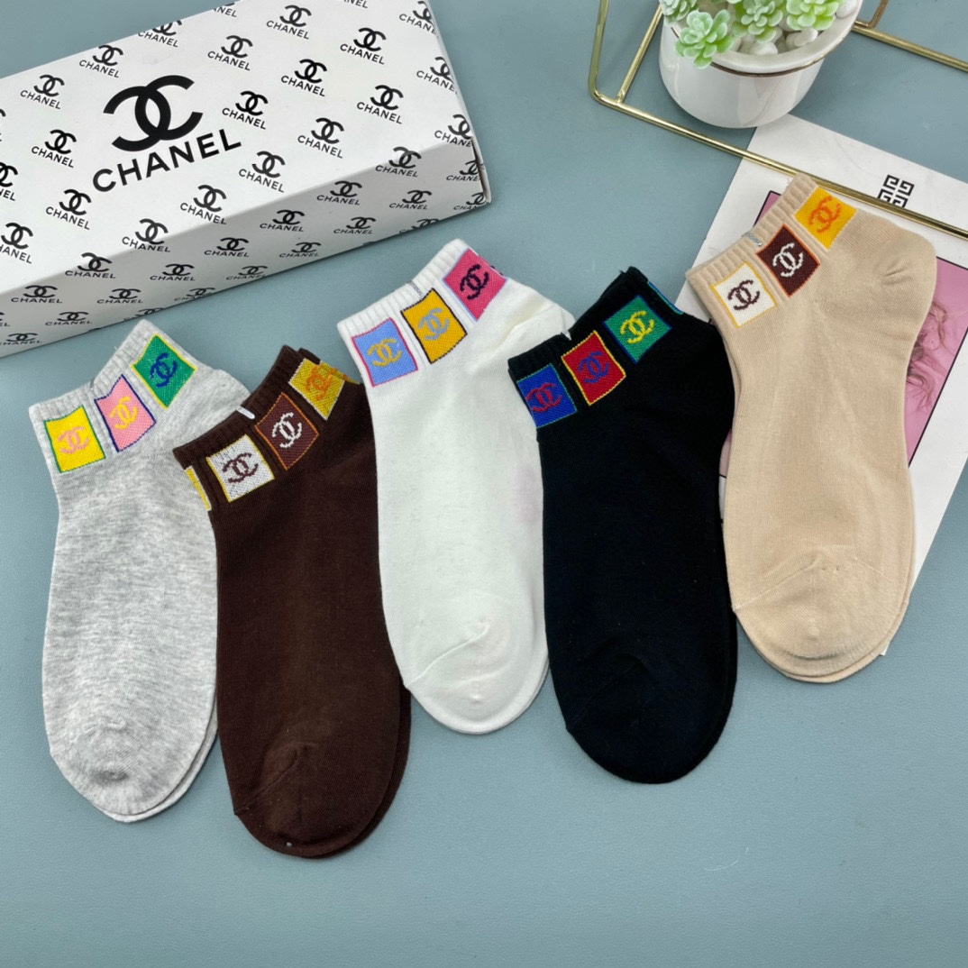 Chanel香奈儿新款堆堆袜袜子！一