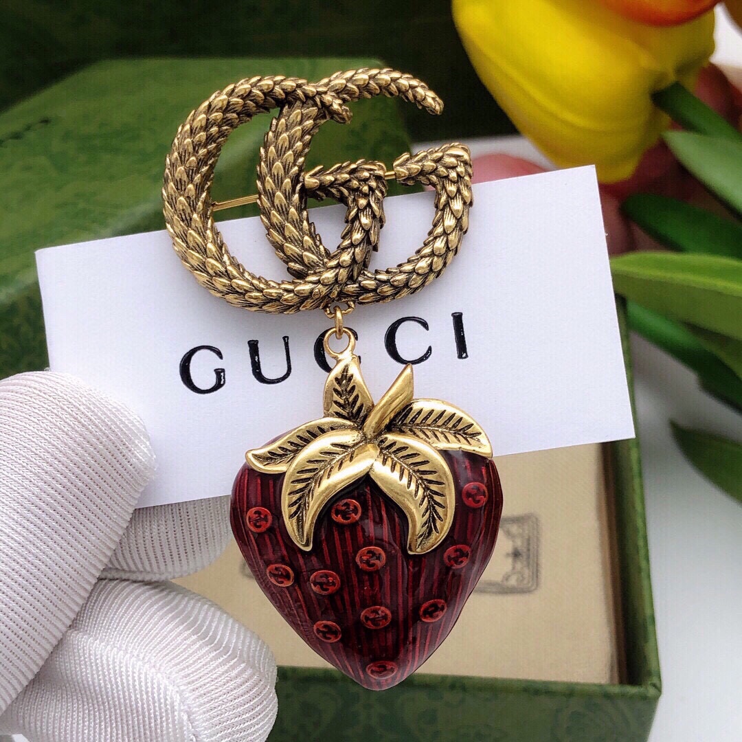 编号GXZ0001
Gucci 古驰草莓胸针🍓
