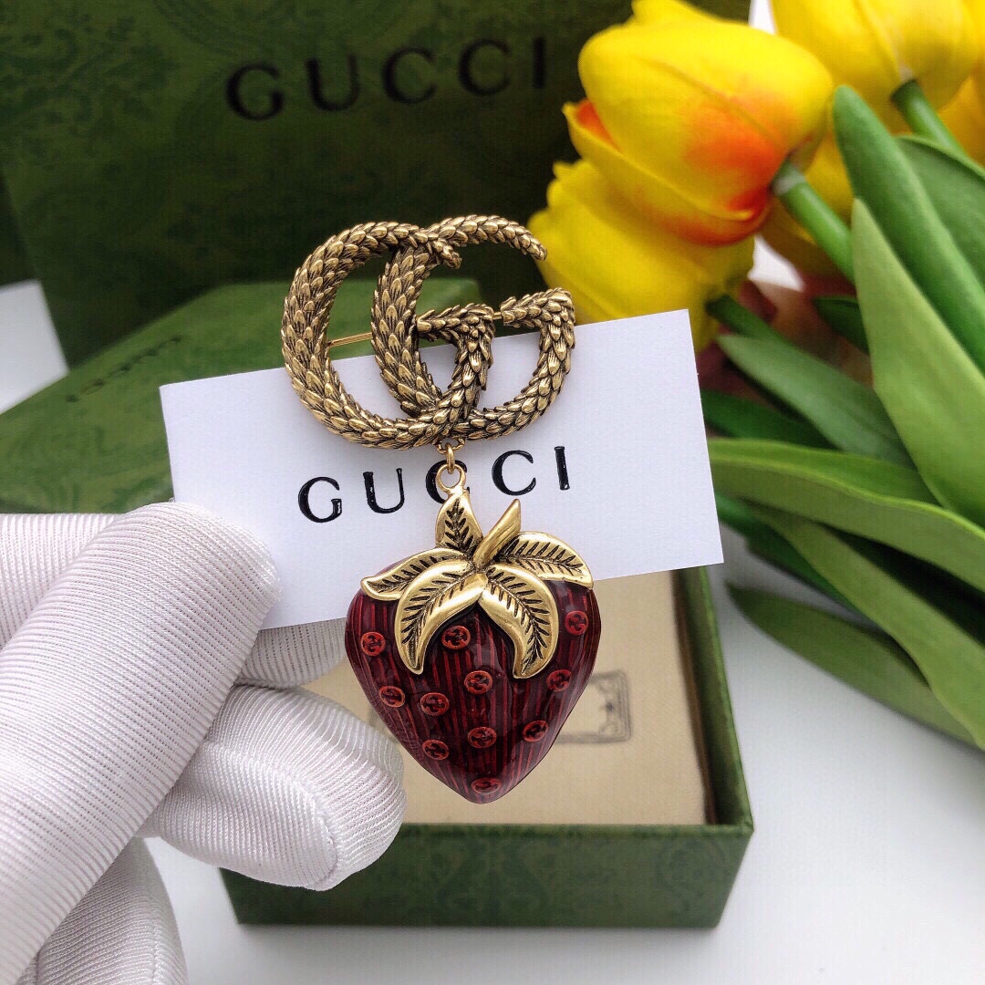 编号GXZ0001
Gucci 古驰草莓胸针🍓
