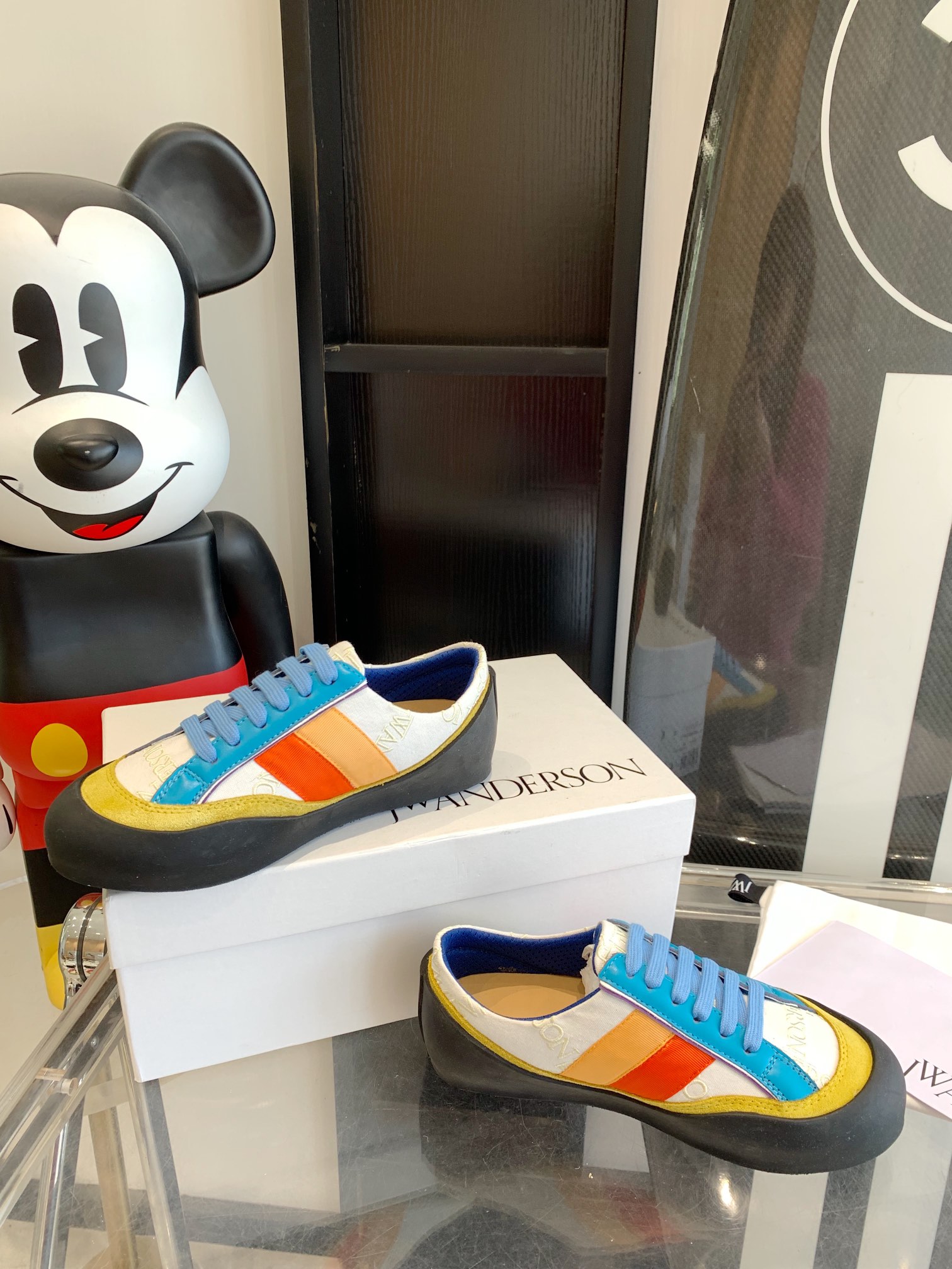 JW Anderson Recreational Shoes: Embroidered Plastered Couples in Top Editions - 图片 8