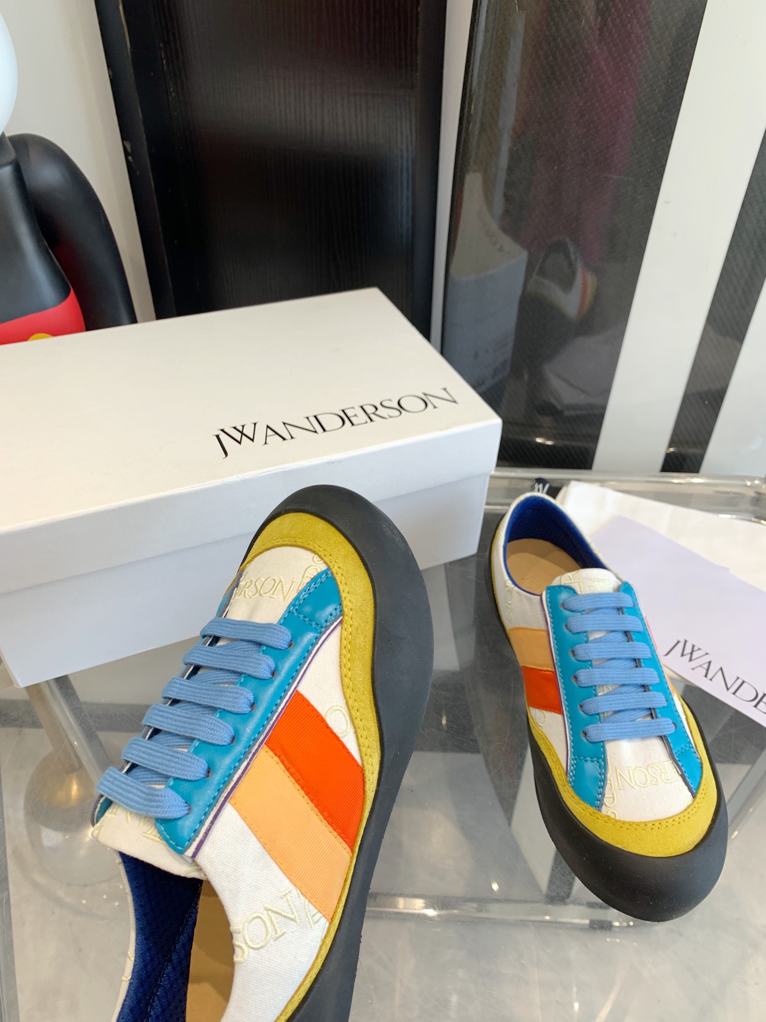 JW Anderson Recreational Shoes: Embroidered Plastered Couples in Top Editions - 图片 6