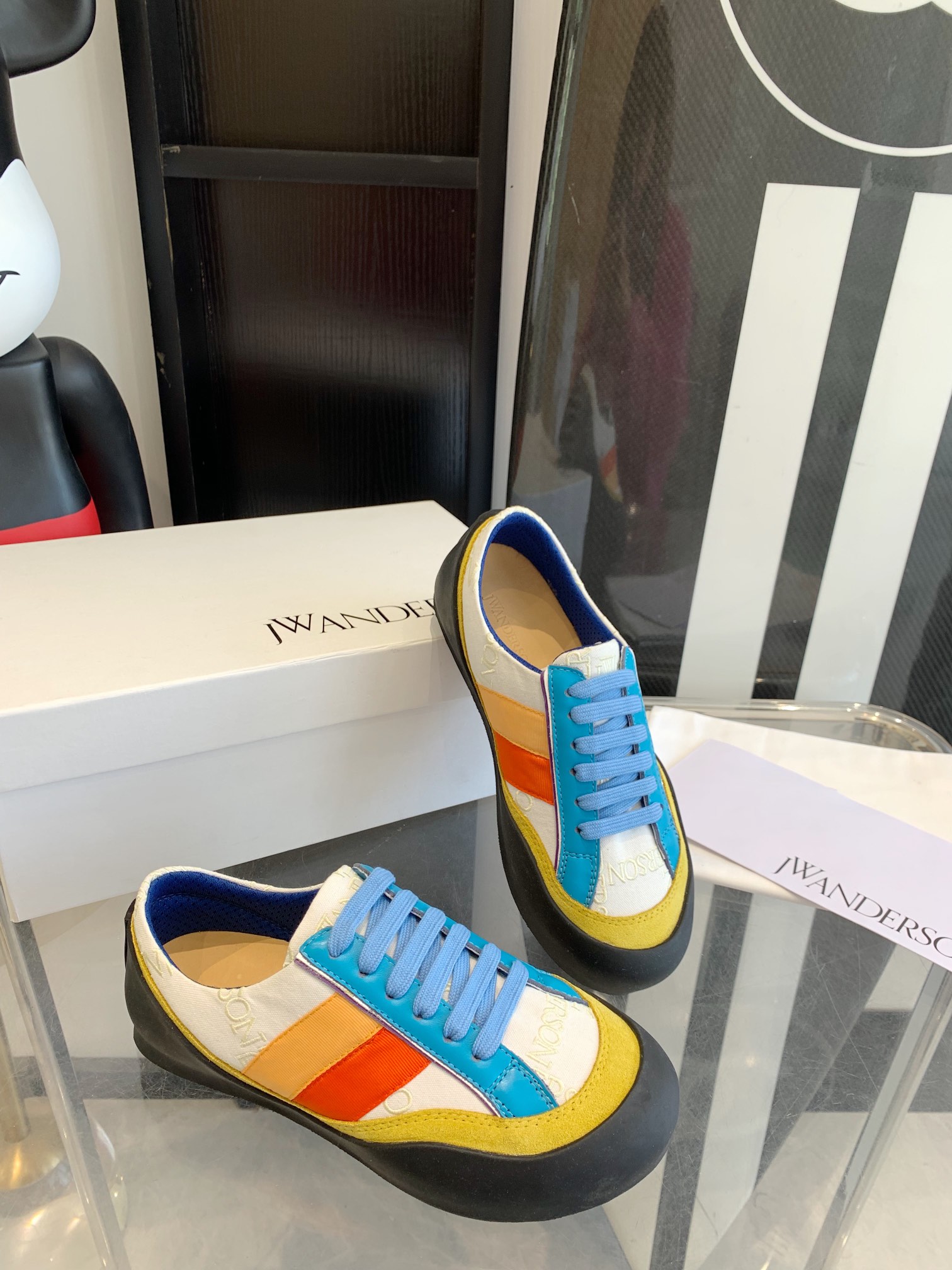 JW Anderson Recreational Shoes: Embroidered Plastered Couples in Top Editions - 图片 7
