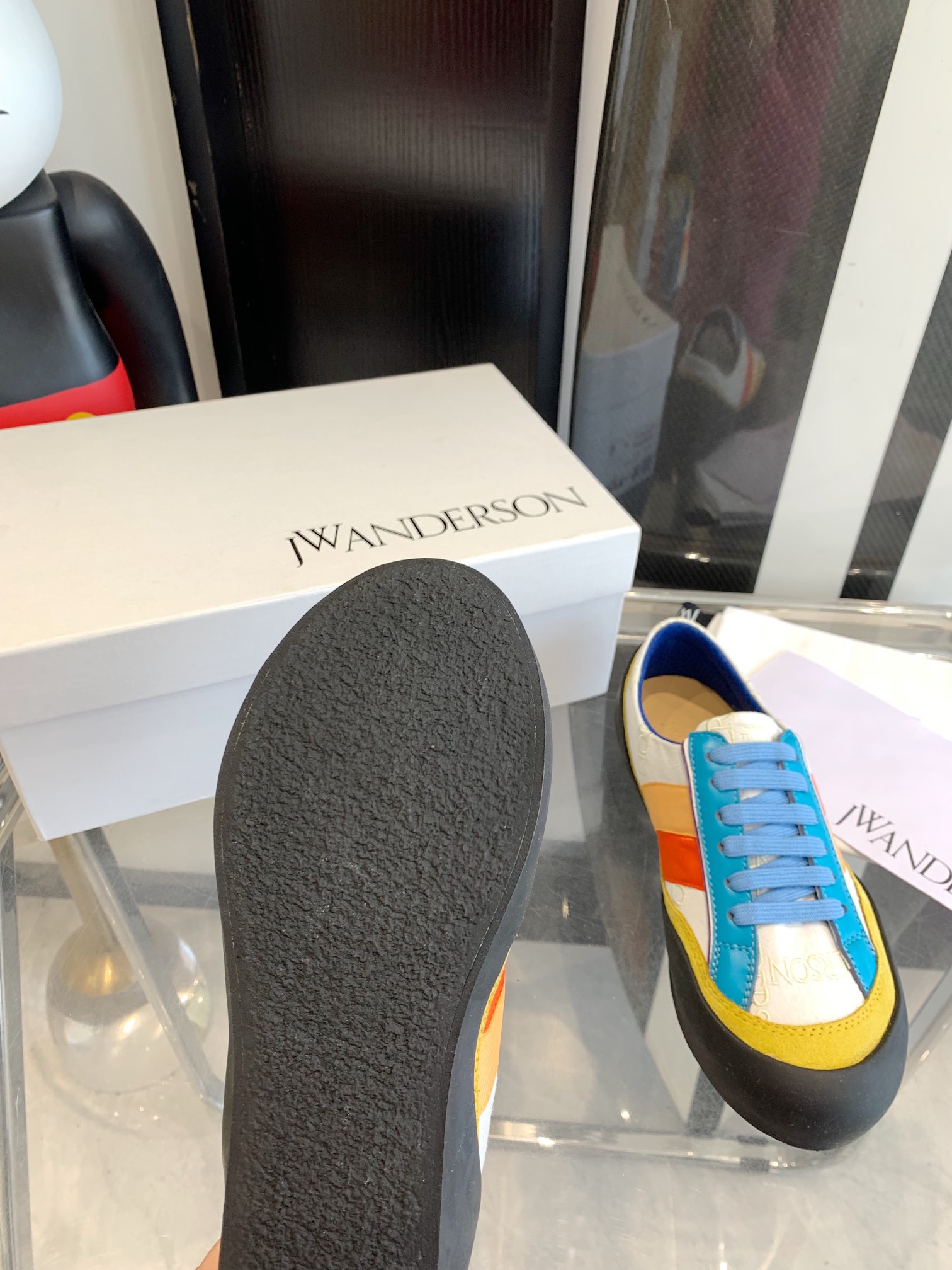 JW Anderson Recreational Shoes: Embroidered Plastered Couples in Top Editions - 图片 5