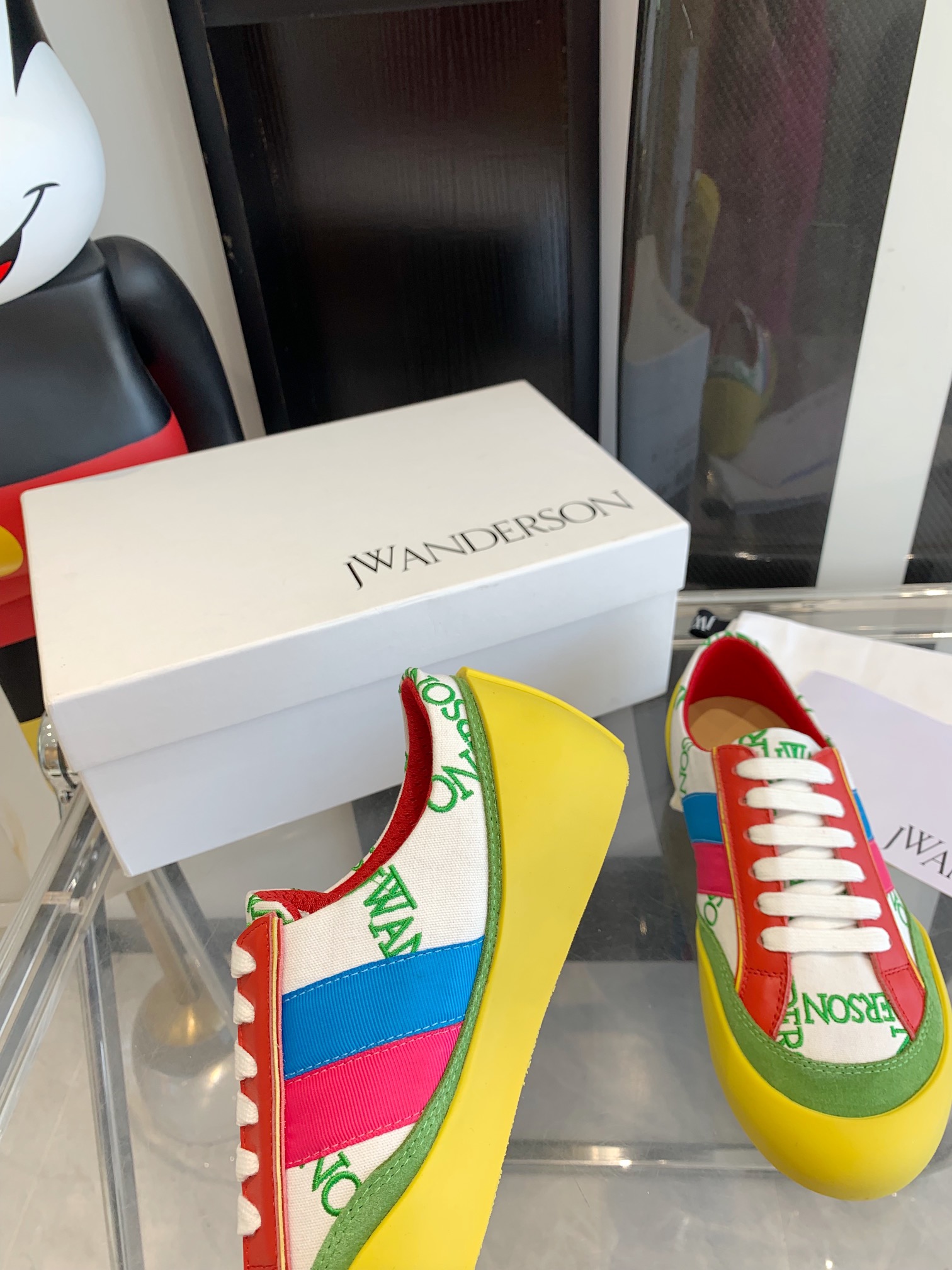 Embroidered Plastered Couples’ Recreational Shoes by Jw Anderson: Top Editions, Unisex Sizes. - 图片 4