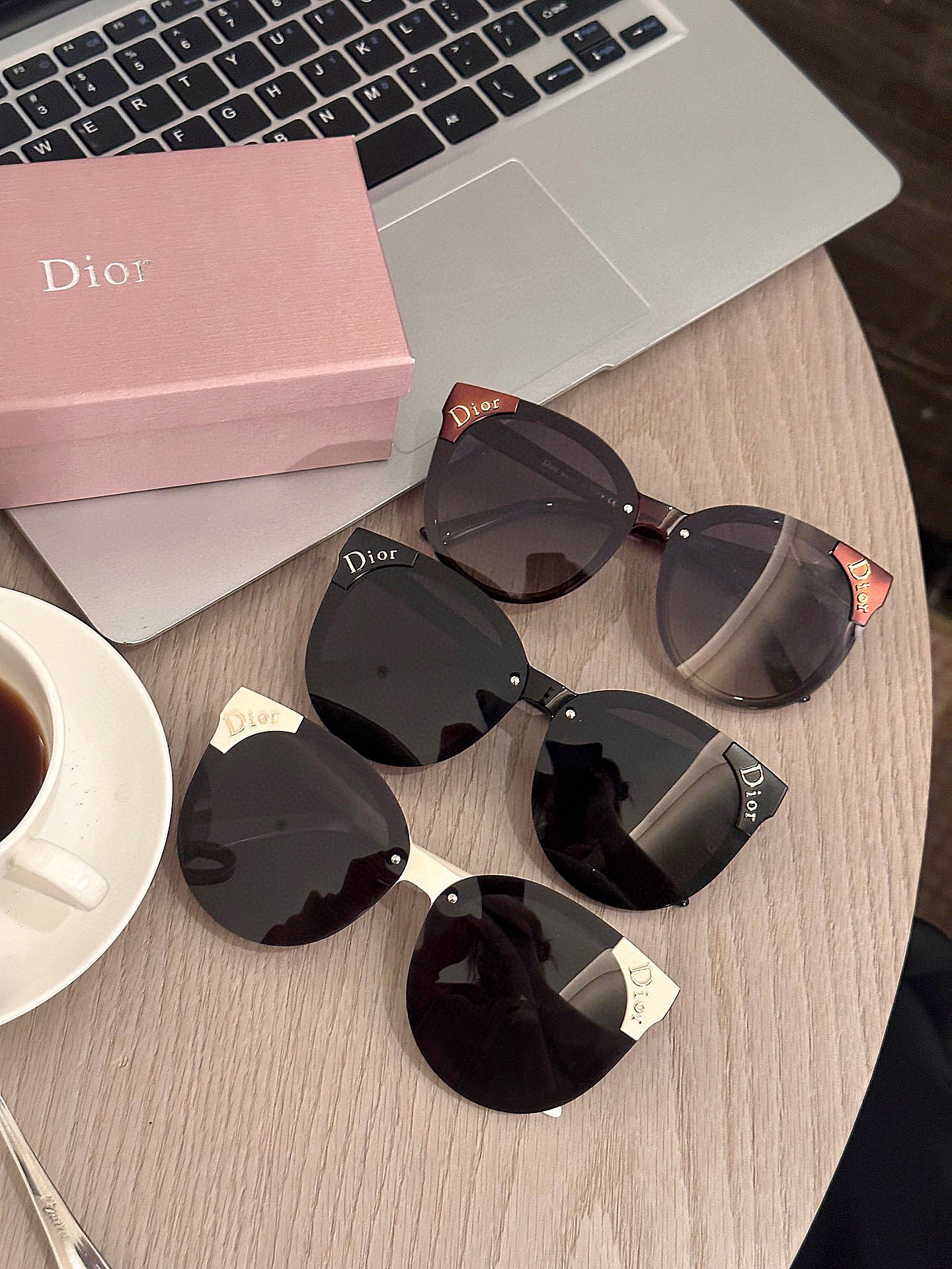DIOR