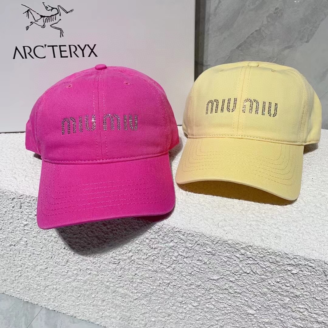 🎀miumiu缪缪棒球帽🧢新款简约款棒球帽,大牌款超好搭配,赶紧入手!