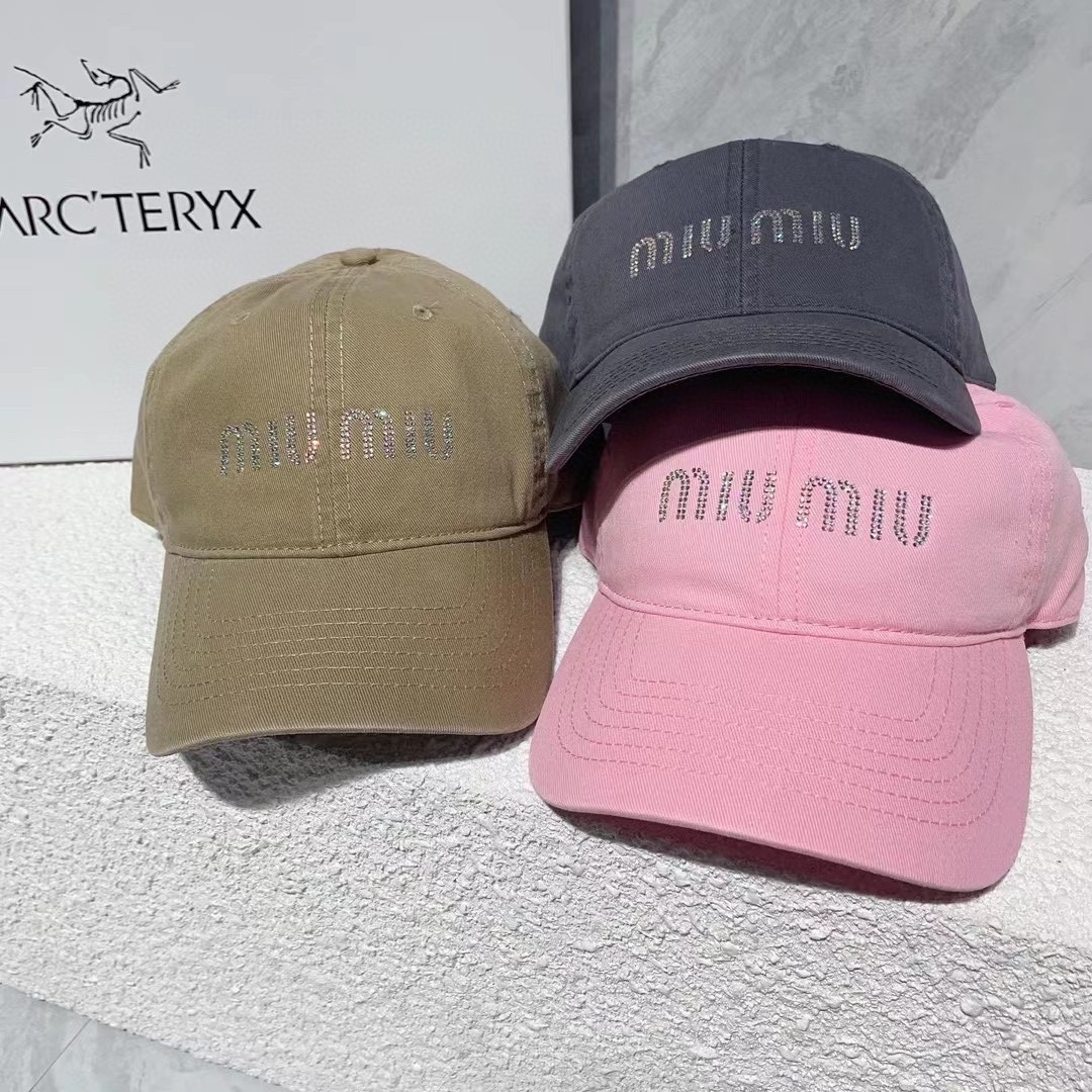 🎀miumiu缪缪棒球帽🧢新款简约款棒球帽,大牌款超好搭配,赶紧入手!