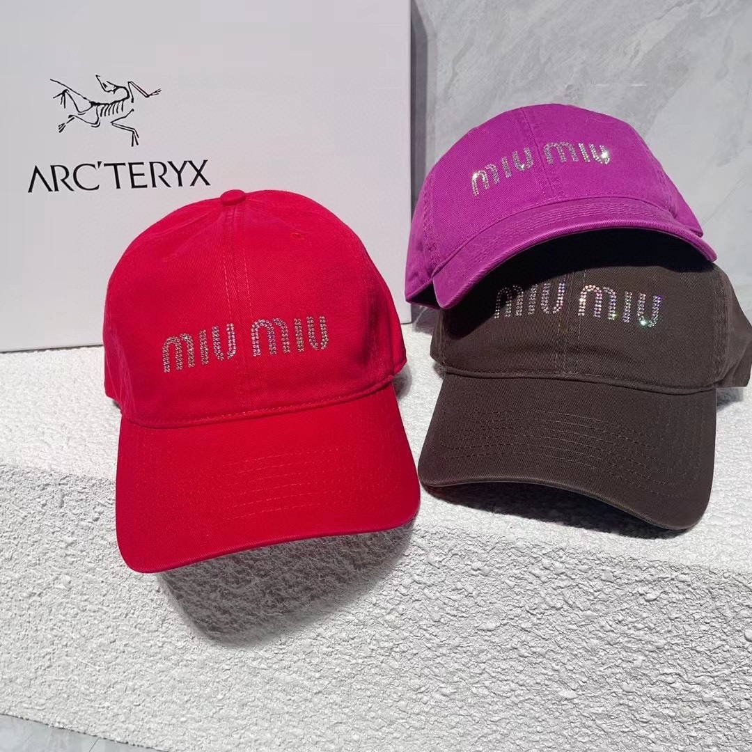 🎀miumiu缪缪棒球帽🧢新款简约款棒球帽,大牌款超好搭配,赶紧入手!