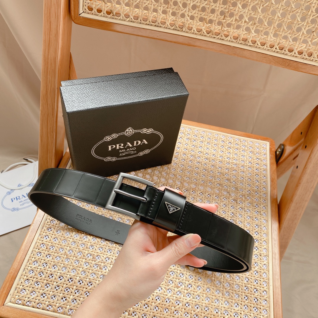 Prada PRADA 3 5cm男士腰带 此款腰带采用精美的亮面皮革打造