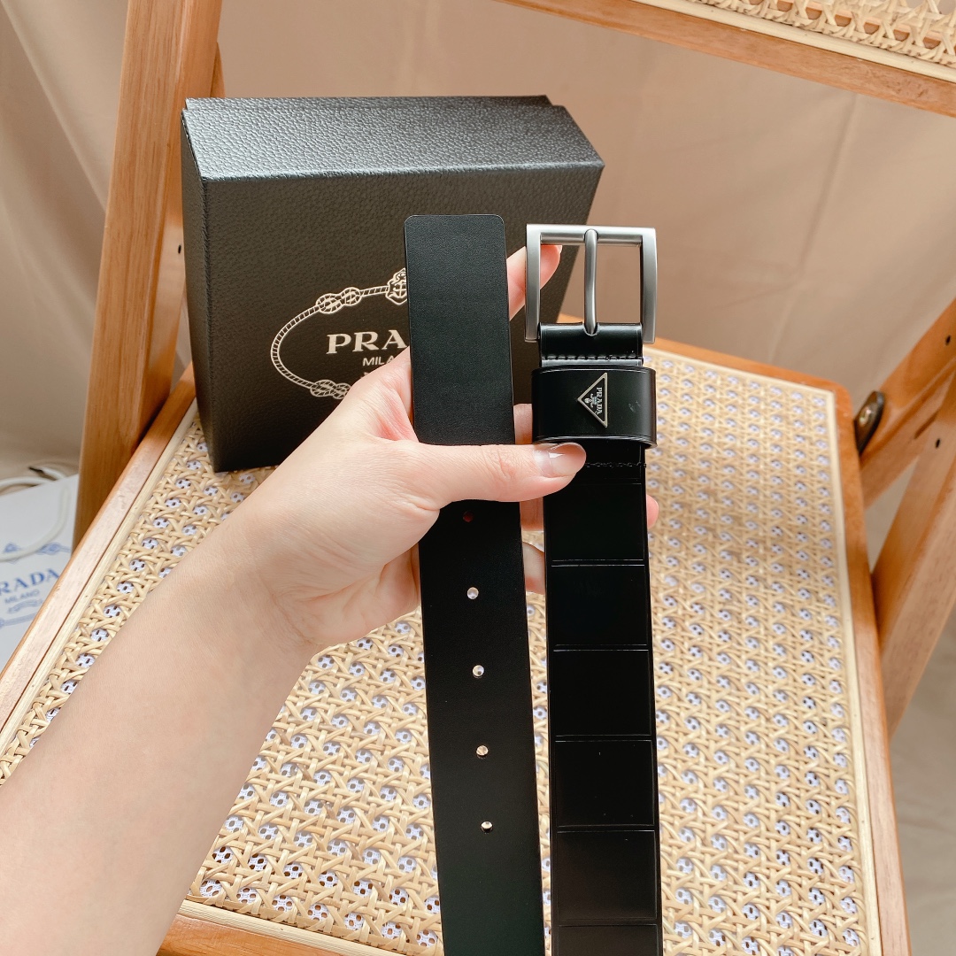 Prada PRADA 3 5cm男士腰带 此款腰带采用精美的亮面皮革打造