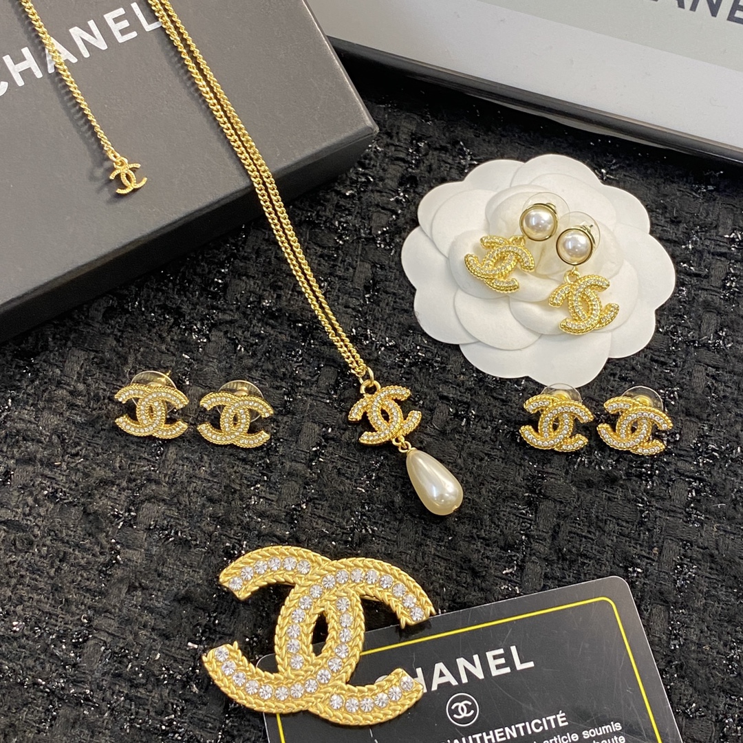 Chanel 小香耳钉 款火爆上新