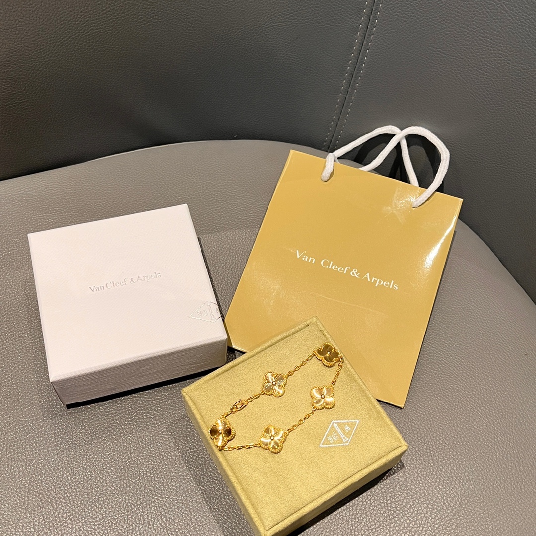 China Replica VCA Jewelry VCAES0403-577