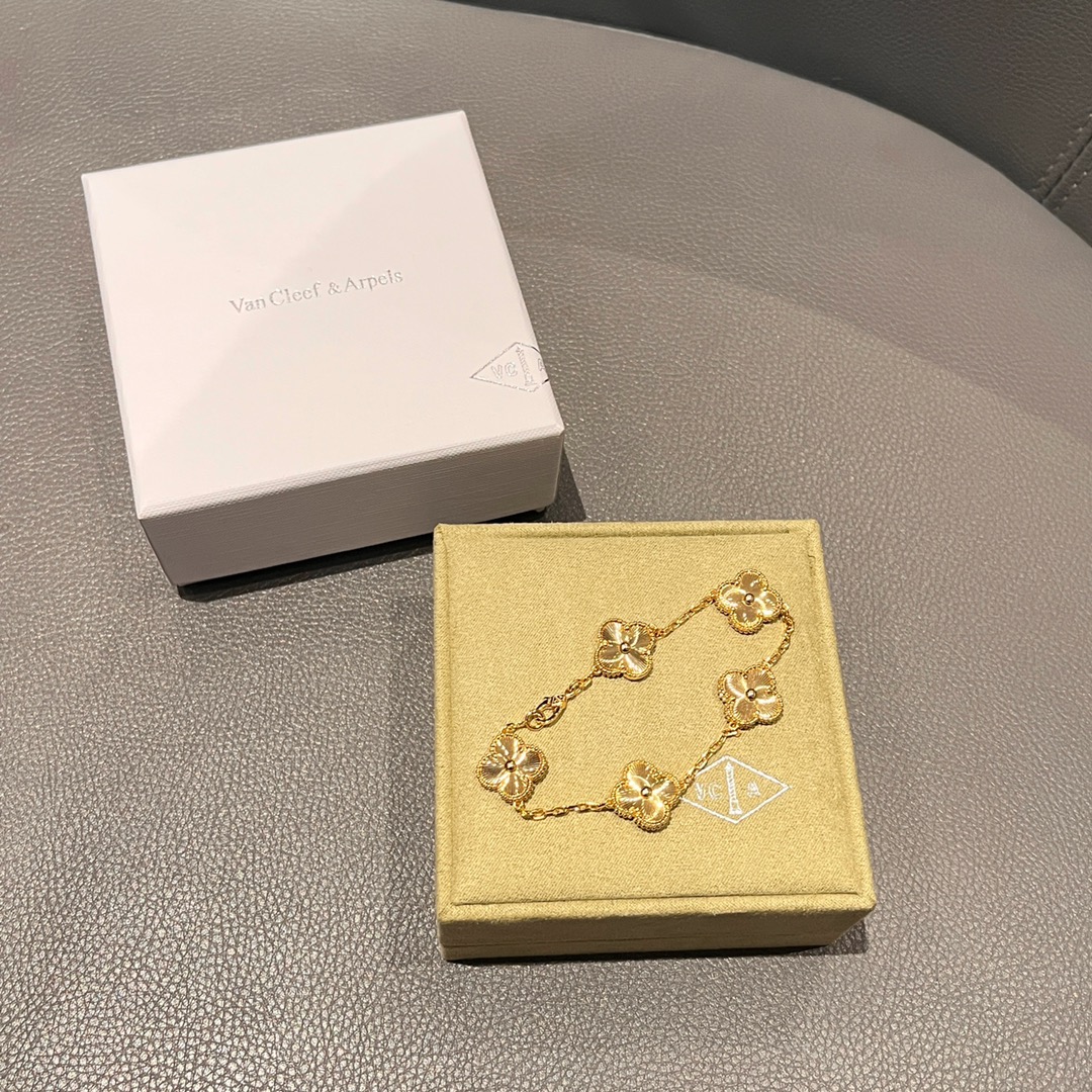 China Replica VCA Jewelry VCAES0403-577