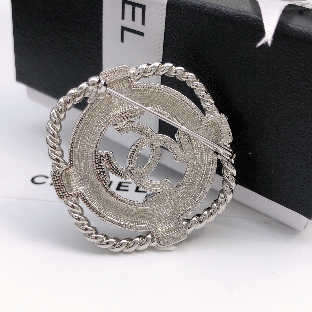 Trendy Diamond-Shaped Pins: Essential Women’s Accessories for Self-Expression - 图片 7