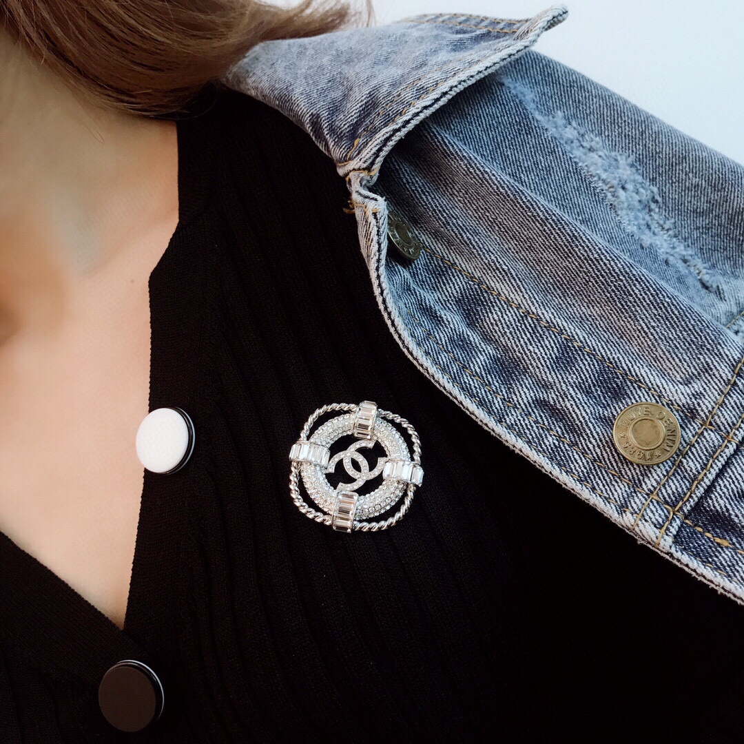 Trendy Diamond-Shaped Pins: Essential Women’s Accessories for Self-Expression - 图片 2