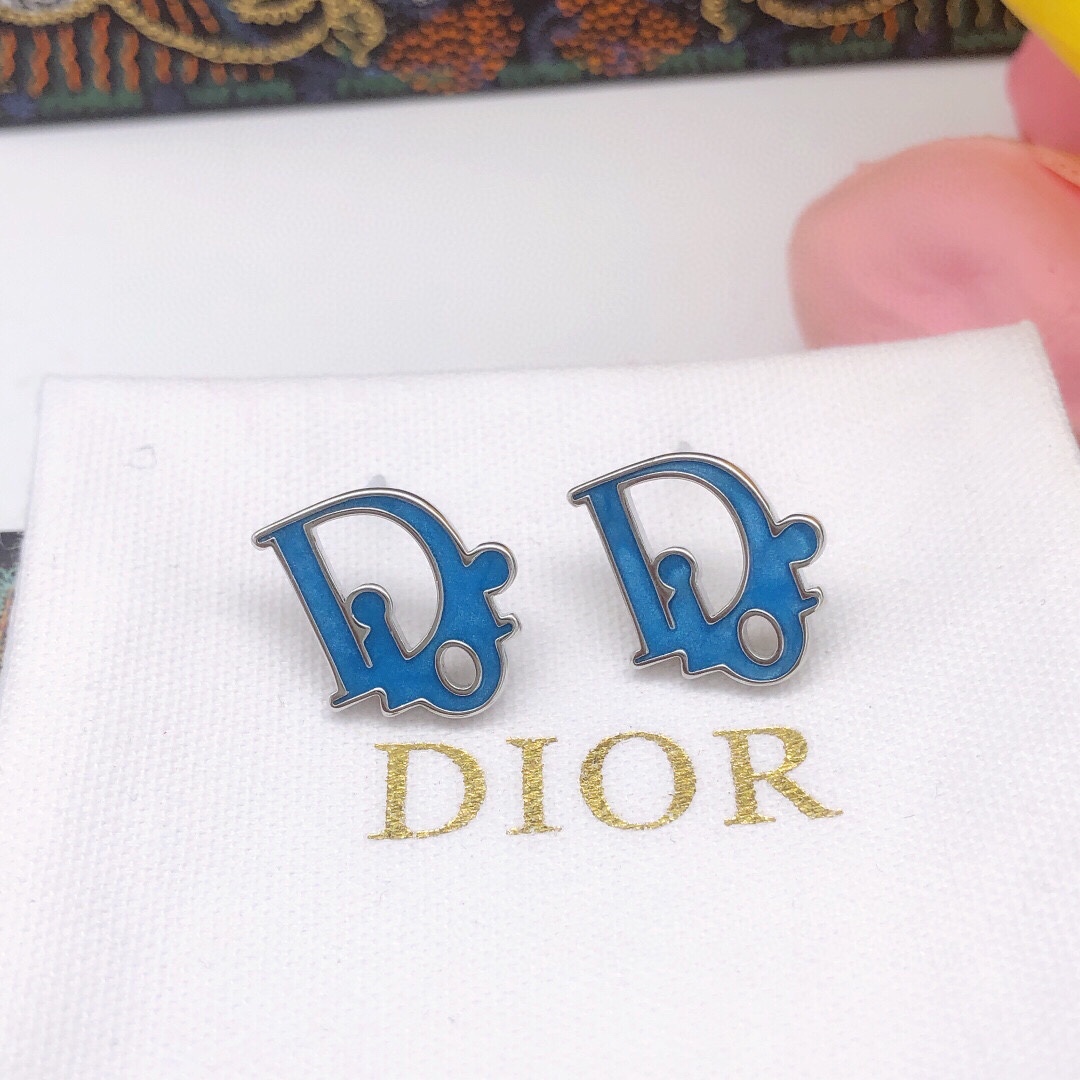 编号DED0088
迪奥 原单新品  DIOR字母蓝色滴油耳钉 高端品质，专柜11开模，专柜原版同黄铜材