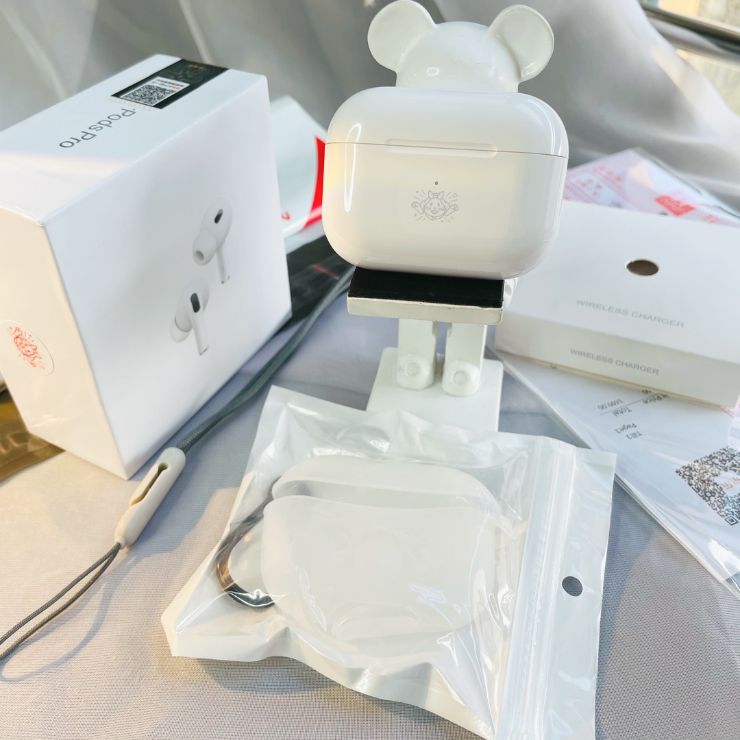 AirPodsPro2兔年限定京东版💰200
市面最高版本‼️
撒欢儿迎兔年 出跳再出跳🐰
🔺原装壳料 外观百分百跟正品一样
🔺支持弹窗修改名字
🔺带入耳检测功能
🔺双捏切歌/滑动调节音量
🔺还原开盖/充电/连接等音效
自带GPS定位查找 正品有的功能基本都有 带空间音频功能 享受3D立体音效 升级纽扣电池 实测听歌6小时 真石墨烯振膜喇叭 支持苹果 安卓等系统兼容市面各种手机
📦下单配套:透明保护壳-挂绳-京东发票-京东包装袋-飞机盒-无线充-耳机
售后:保修三个月,15天支持退换‼️