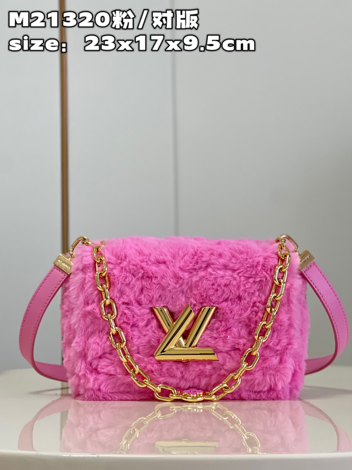 NO:399725,[Exclusive real photo M21320 pink/pair version] This Twist medium-sized handbag focuses on sight with bright colored wool leather, and then embellishes enamel Monogram flowers on the double chain. The chain and leather shoulder straps are removable, and various carrying methods can be switched at will. Size23x17x9.5cm SD., LV [original leather], louis vuitton19860909【独家实拍 M21320粉/对版】本款 Twist 中号手袋以亮彩羊毛皮革聚焦视线,再为双链条点缀珐琅 Monogram 花卉.链条和皮革肩带均可拆卸,多种背携方式随心切换.size23x17x9.5cm SD.,LV【原厂皮】,louis vuitton,Bag