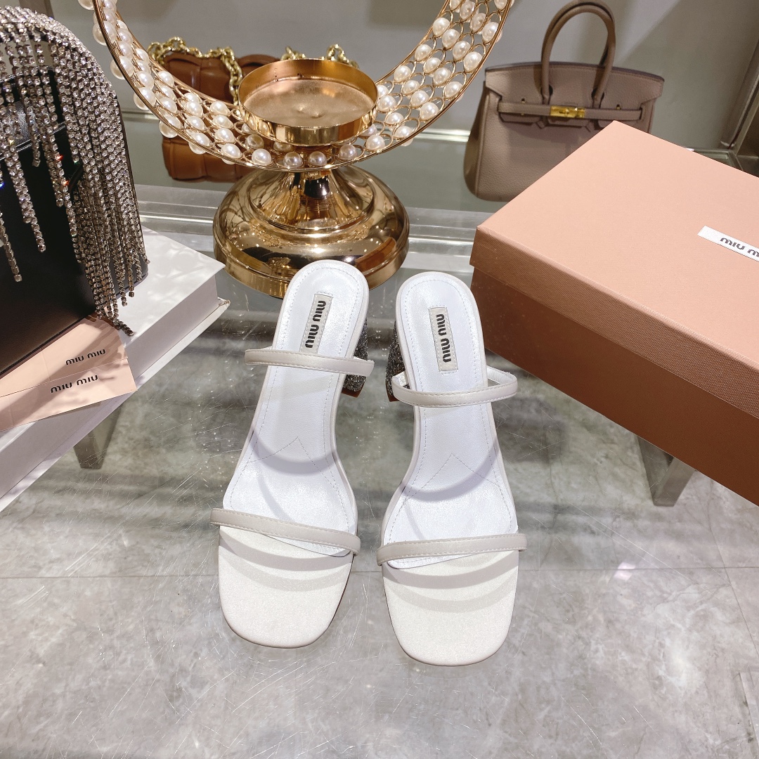 Fábrica 🎆 Miu Miu 2023 de alta calidad, nuevas sandalias planas de tacón alto, tacones brillantes 🎆 ¡Satén Miu, cita …