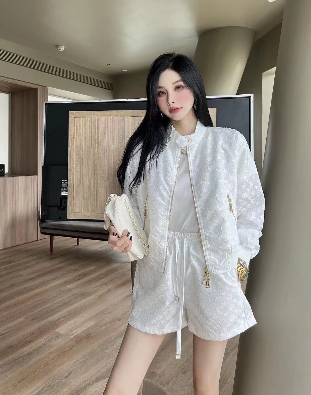 NO:460736,Model number D25081685 LOUIS*Doujia LV new style, double-sided wear design classic presbyterian jacquard fabric, original letter engraved logo hardware accessories zipper placket stand collar short long-sleeved jacket!  White, (M size shoulder width 39, bust 106, sleeve length 60, clothing length 54) hair,,louis vuitton,louis vuitton,louis vuitton,louis vuitton,louis vuitton,jackets & coats,jackets & coats,alexander wang19860909款号D25081685 LOUIS*驴家LV新款 双面穿设计经典老花提花面料、原版字母刻logo五金配件拉链门襟立领短款长袖夹克外套！白色,（M码肩宽39,胸围106,袖长60,衣长54）发,,louis vuitton,louis vuitton,louis vuitton,louis vuitton,jackets & coats,jackets & coats,alexander wang,Women's clothing