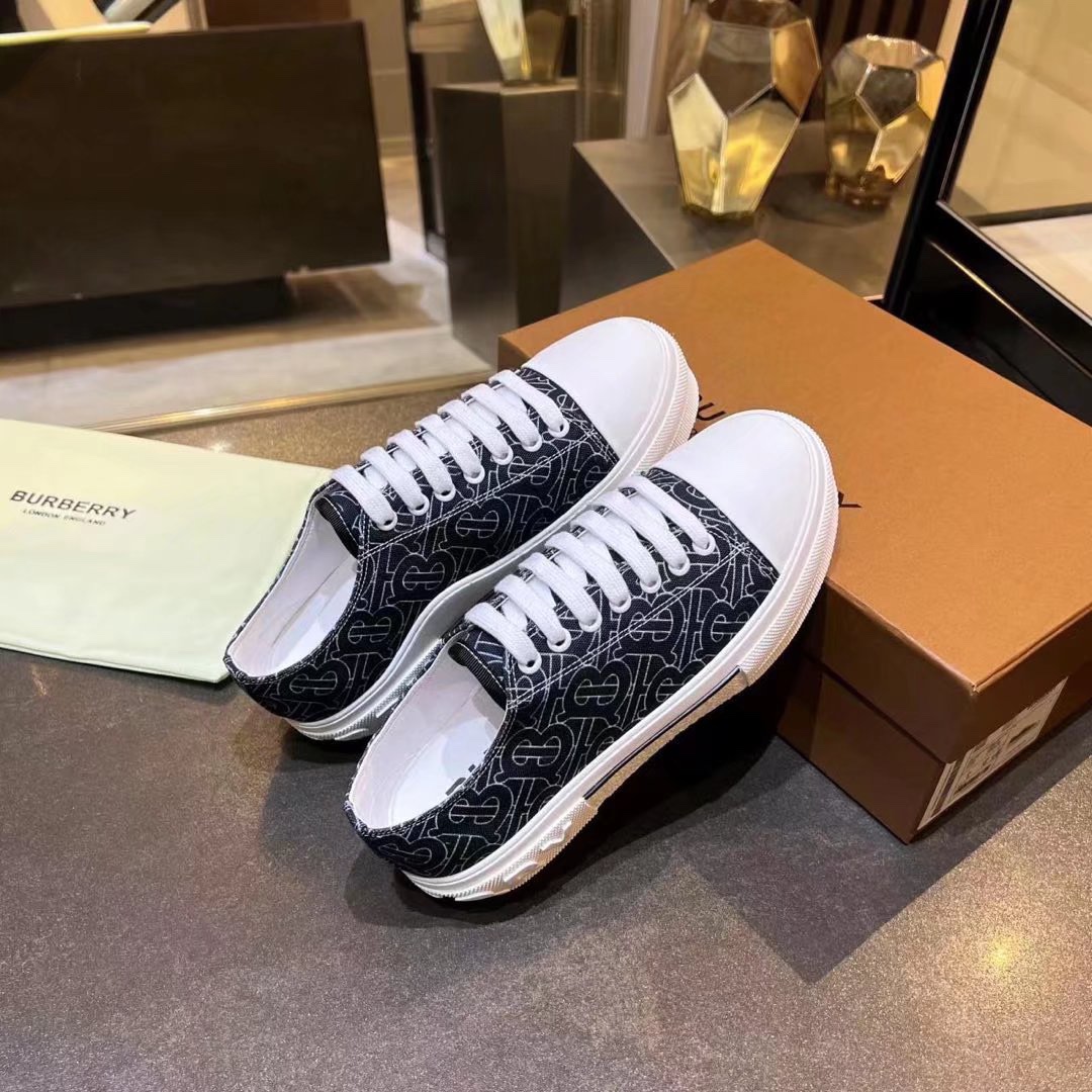 NO:483321,New colors added to the counter, Burberry retro plaid cotton sneakers, original board 5D printing, brand new logo printed with distinctive contrast, original board plaid cloth, inner sheepskin, women's size 35-40 Price 39-45 for men's style. Price, casual shoes/sports shoes, burberry, sneakers, sheepskin19860909专柜新增颜色,巴宝莉复古格子棉质运动鞋,原板5D打印,印有对比鲜明的全新标志,面原板格子布,内里羊皮,女款码数35-40 价格男款39-45.价格,休闲鞋/运动鞋,burberry,sneakers,sheepskin,Women's Shoes