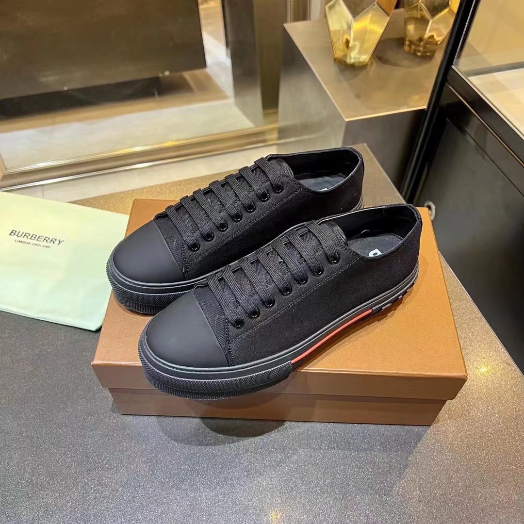 NO:483313,New colors added to the counter, Burberry retro plaid cotton sneakers, original board 5D printing, brand new logo printed with distinctive contrast, original board plaid cloth, inner sheepskin, women's size 35-40 Price, men's 39-45. Price, casual shoes/sports shoes, burberry, sneakers, sheepskin19860909专柜新增颜色,巴宝莉复古格子棉质运动鞋,原板5D打印,印有对比鲜明的全新标志,面原板格子布,内里羊皮,女款码数35-40 价格,男款39-45.价格,休闲鞋/运动鞋,burberry,sneakers,sheepskin,Women's Shoes