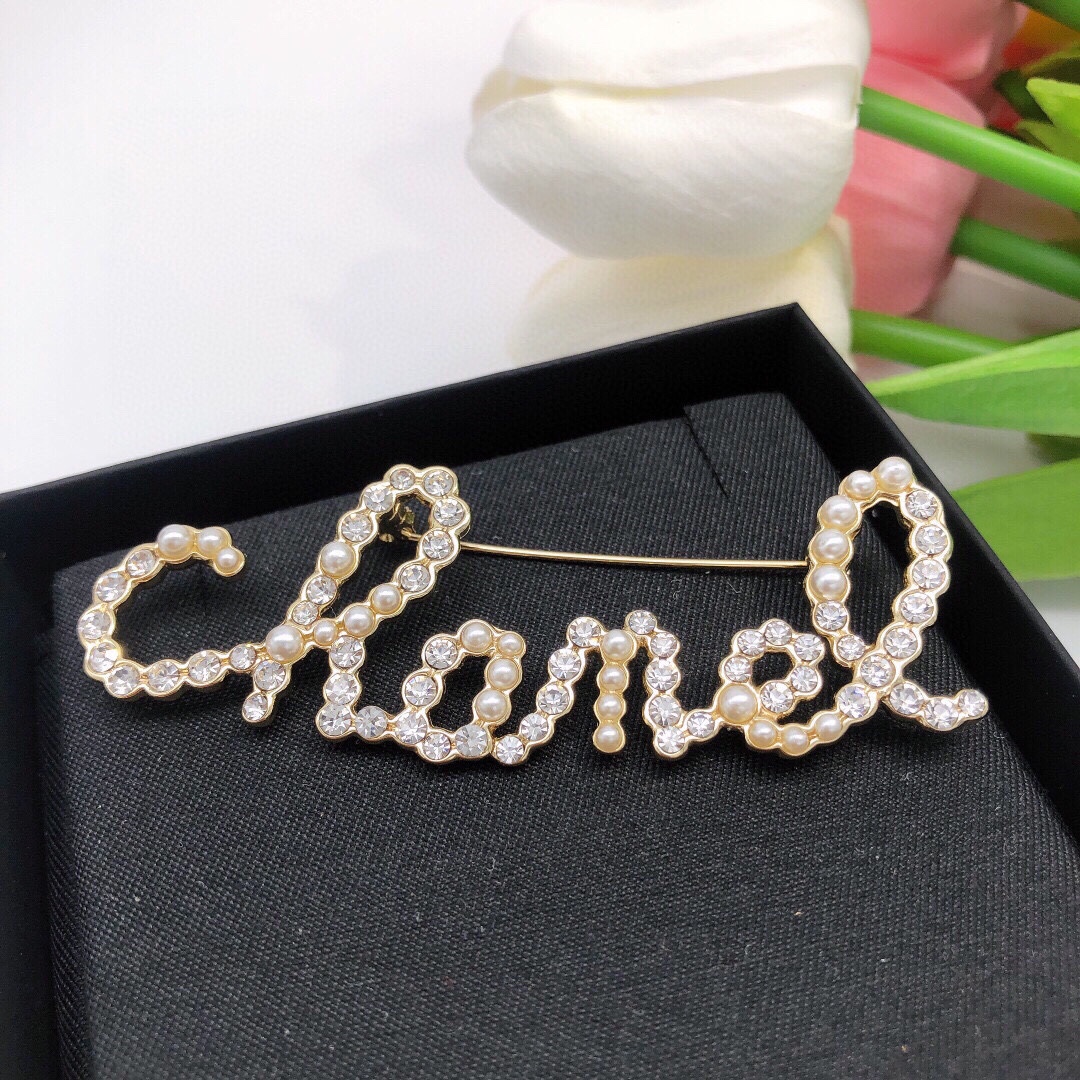 Chanel XXZ0073: Fashionable Letters and Pins, Highest Market Edition – Classic Logo for Winter. - 图片 2