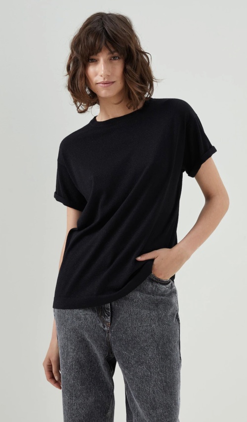 Elegant Shimmering Velvet Knit Top - Chic and Comfortable Design 1 Elegant Shimmering Velvet Knit Top - Chic and Comfortable Design
