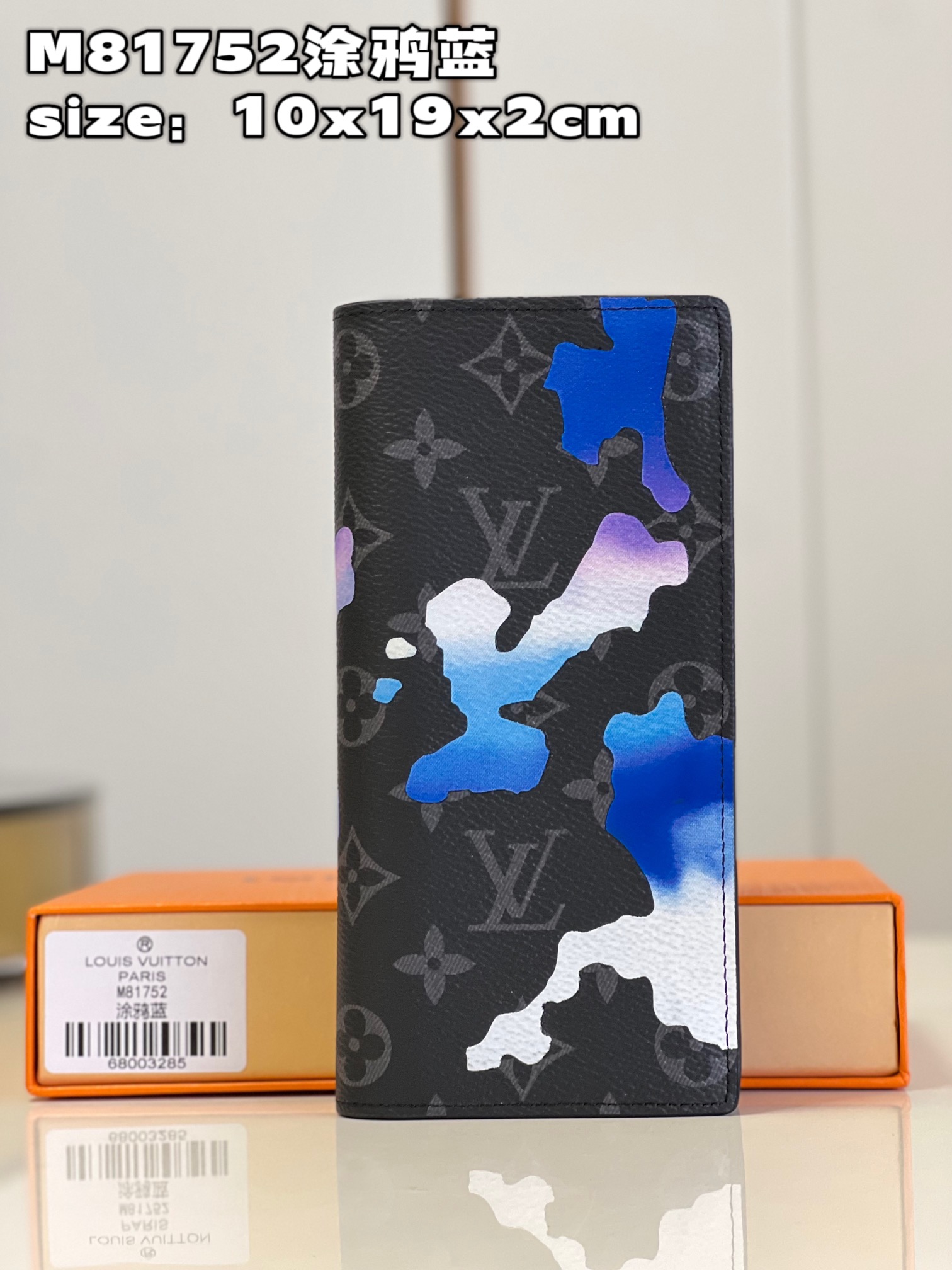 NO:399729,[Exclusive real photo M81752 graffiti blue] This Brazza wallet comes from the end of the year Room with a View series, which explains the infinite longing for freedom. The surface of the Monogram Eclipse canvas presents a dreamy sunrise scene, and the floating cloud pattern spells outlines the letter outline of the LV letters, creating a creative upgrade of classic design. Size10x19x2cm C.280, LV [original leather], louis vuitton19860909【独家实拍 M81752涂鸦蓝】本款 Brazza 钱夹出自 年末 Room with a View 系列,阐述对自由的无限憧憬.Monogram Eclipse 帆布表面呈现如梦似幻的日出之景,飘浮云朵图案拼出 LV 字母轮廓,成就经典设计的创意升级.size10x19x2cm C.280,LV【原厂皮】,louis vuitton,Bag