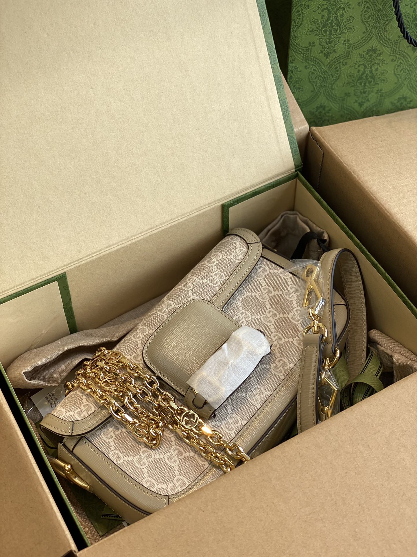。发货实拍，原厂皮新款马鞍包✈️735178燕麦色