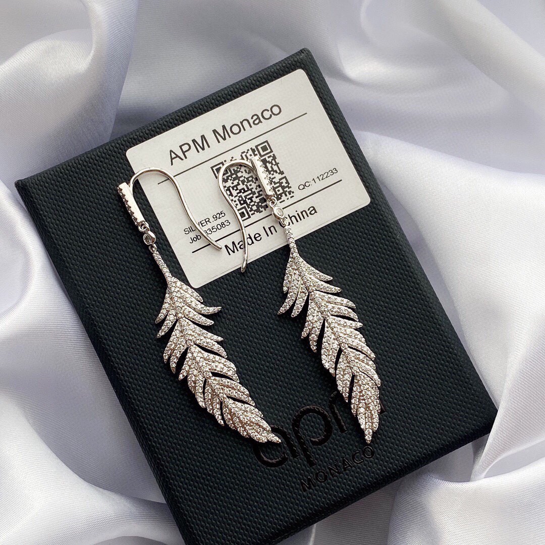 aPm monaco银镶晶钻 feather 羽毛耳环，个性表达 不羁优雅，s925纯银手工微镶晶钻。