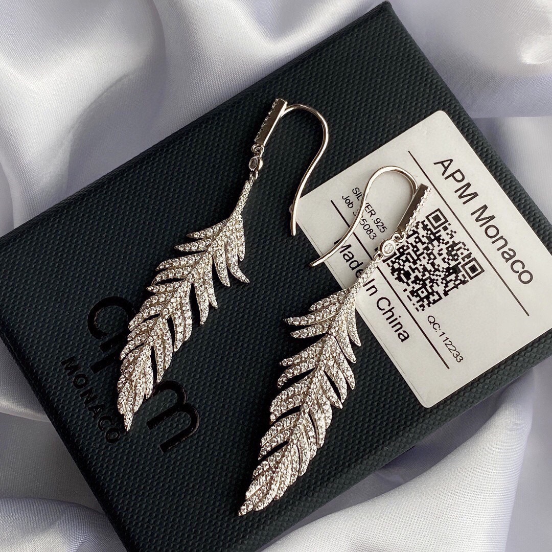 aPm monaco银镶晶钻 feather 羽毛耳环，个性表达 不羁优雅，s925纯银手工微镶晶钻。