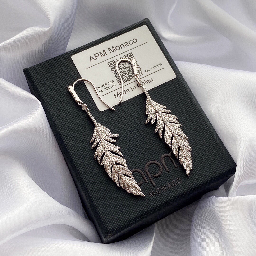 aPm monaco银镶晶钻 feather 羽毛耳环，个性表达 不羁优雅，s925纯银手工微镶晶钻。
