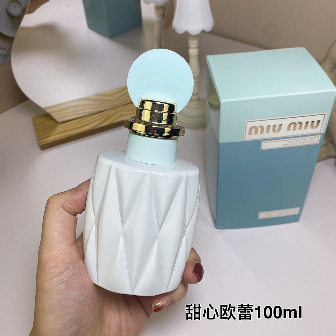 💰90包邮  miumiu/缪缪甜心欧蕾女士(芒果椰奶)100ml
杨枝甘露
前调：汁香浓郁的芒果
中调：娇美中国桂花
后调：丝滑椰奶