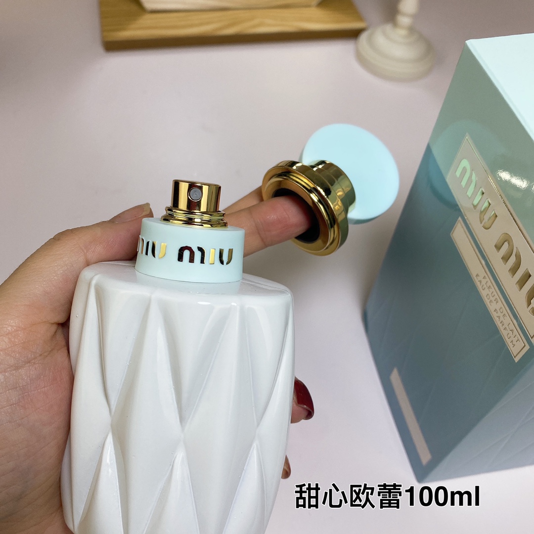 💰90包邮  miumiu/缪缪甜心欧蕾女士(芒果椰奶)100ml
杨枝甘露
前调：汁香浓郁的芒果
中调：娇美中国桂花
后调：丝滑椰奶