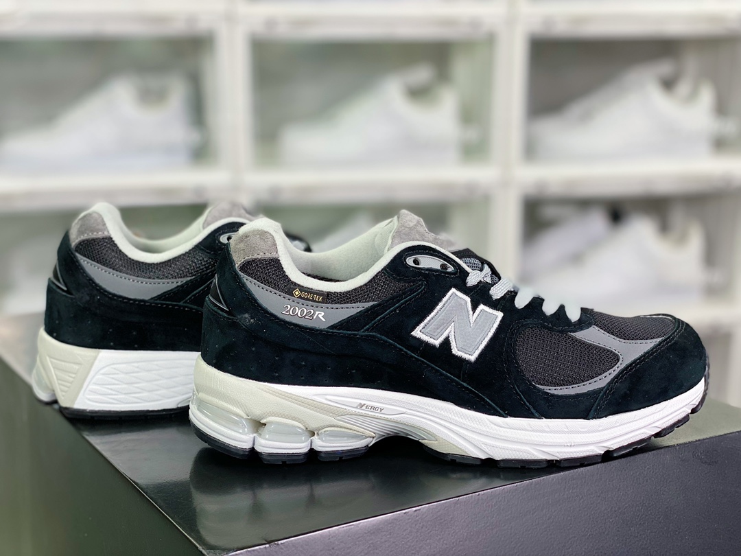 ML2002 Series Retro Daddy Style Casual Sports Jogging Shoes ”Suede Black Charcoal Gray Silver” M2002RR1