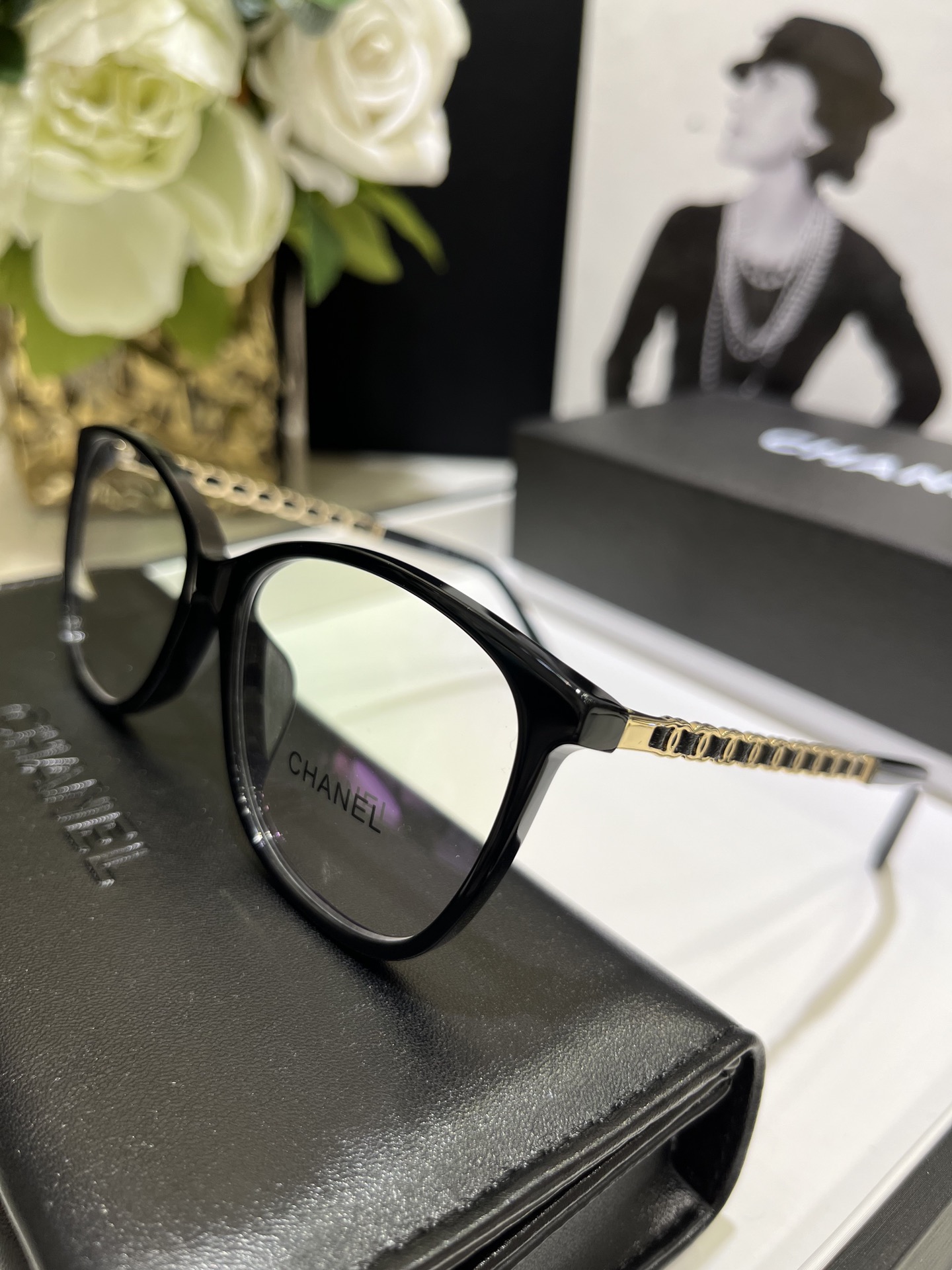 NO:635168,CH3408 Collection-level treasure style, a flat mirror that small fragrance powders cannot miss. Customized prescription, plain makeup decoration is full of high-end feeling, zp-level material, comes with a set of packaging.,, ​​Cardia high-end jewelry19860909CH3408 收藏级别宝藏款式 小香粉不能错过的平光镜 自配度数,素颜装饰也是高级感满满,zp级别材质,配包装一套.,,卡迪亚高端饰品,Jewelry