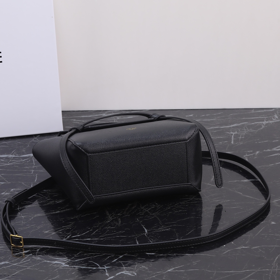 黑色配盒子！Celine鲶鱼包一直是热门包款，也是Celine的经典之作飞吻R简约大气，自重轻，无论是斜